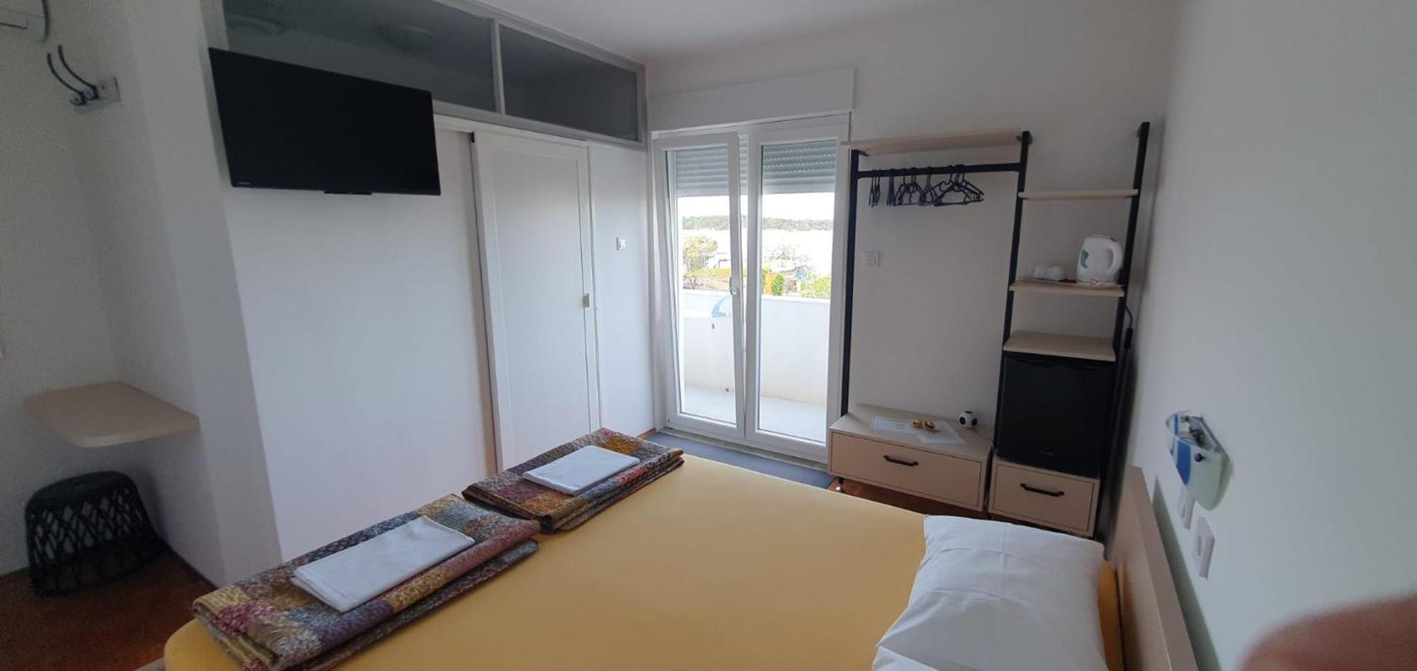 Apartments & Rooms Fam Ribaric Banjol 객실 사진