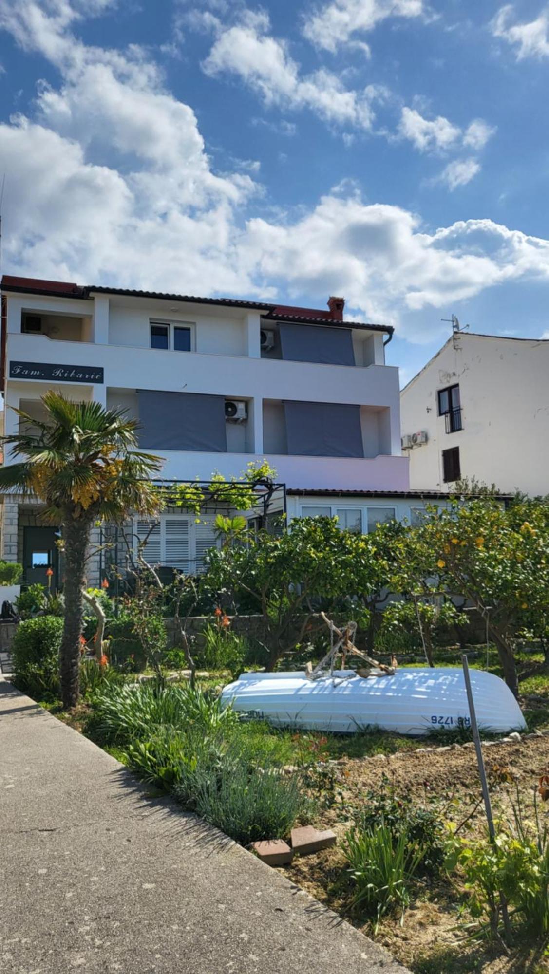 Apartments & Rooms Fam Ribaric Banjol 외부 사진